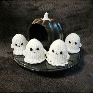 Handmade Crochet Halloween Set of 4 mini crochet ghosts
